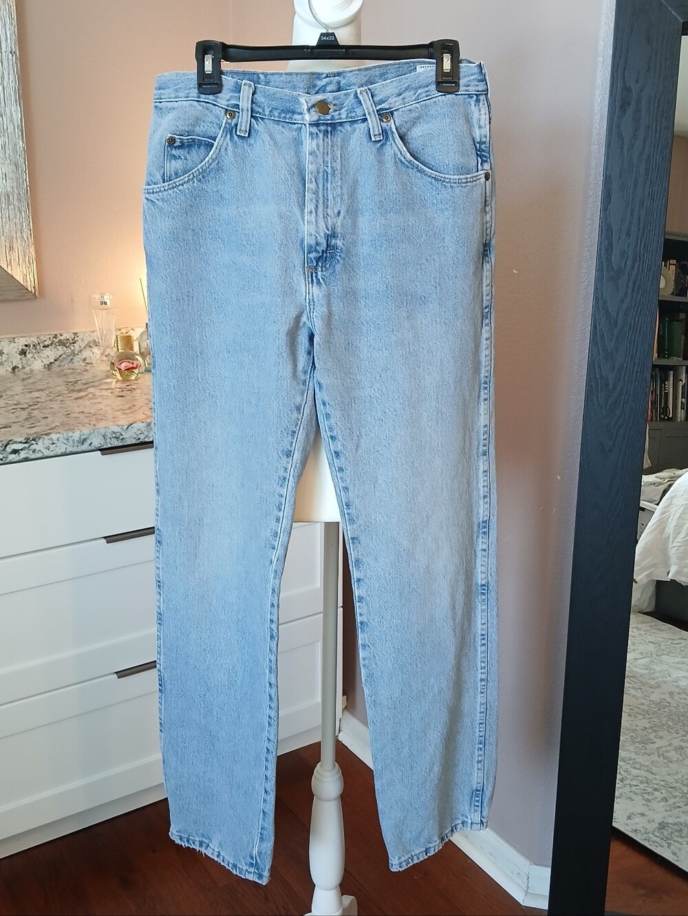 VTG Wrangler Denim Jeans 100% Cotton 31 X 32 Vintage Lightwash Distressed